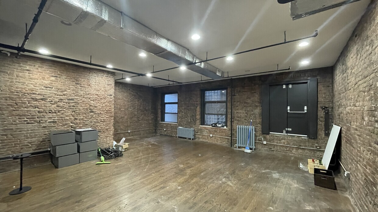 144 W 37th St, New York, NY for sale Interior Photo- Image 1 of 3