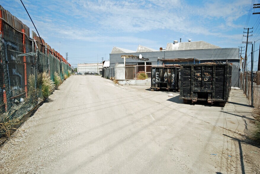 1515 S Evergreen Ave, Los Angeles, CA for lease - Building Photo - Image 3 of 6