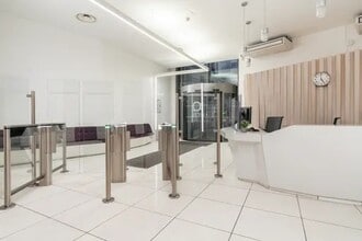 51 Rue De La Chine, Paris for lease Interior Photo- Image 2 of 11