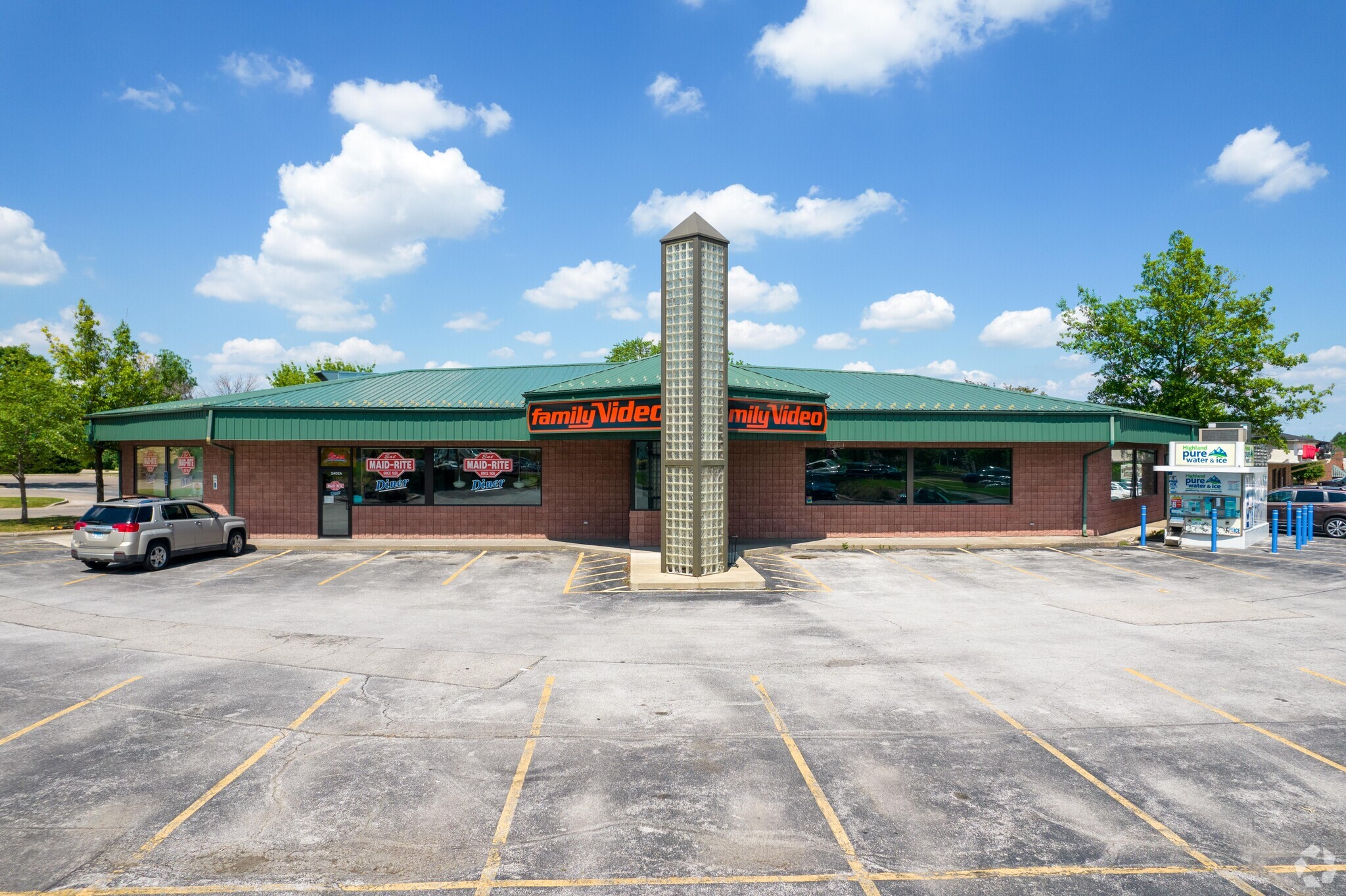 2402 E 53rd St, Davenport, IA for lease Building Photo- Image 1 of 5