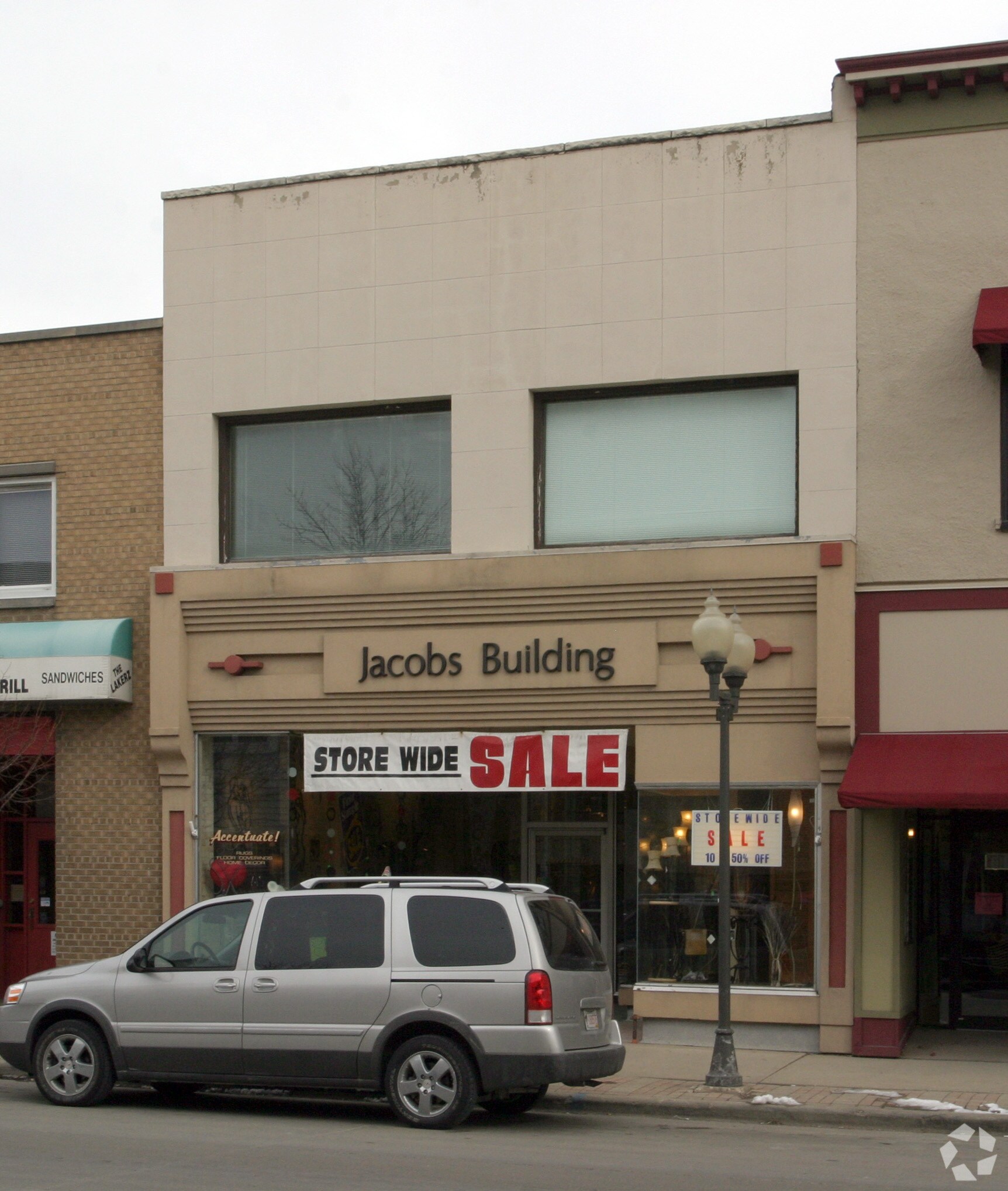 120 E Wisconsin Ave, Oconomowoc, WI for sale Primary Photo- Image 1 of 1