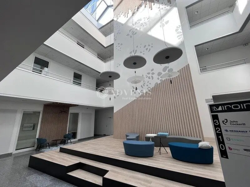 Office in Guyancourt for lease Interior Photo- Image 1 of 8