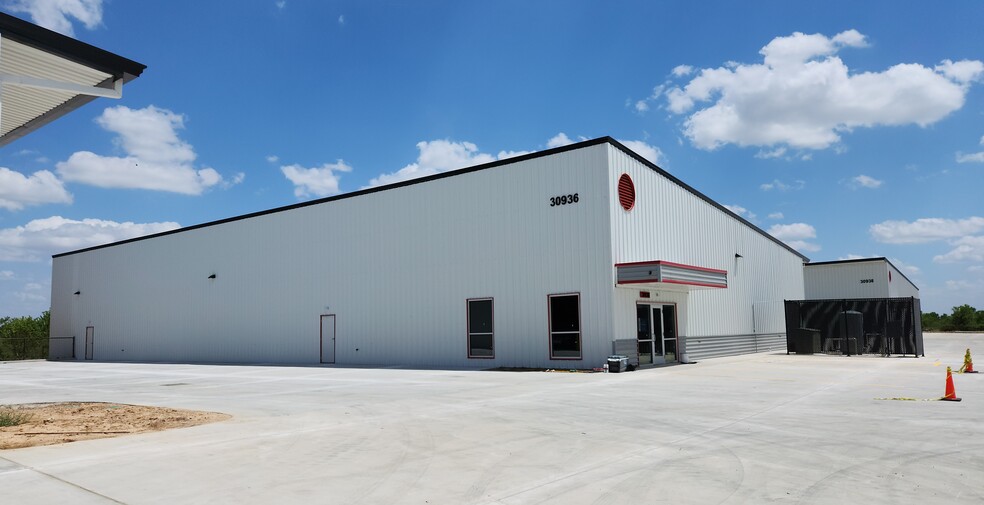 30934 Westbound Katy, Brookshire, TX for lease - Building Photo - Image 1 of 8