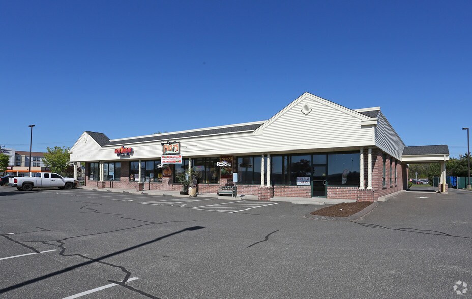 209 Ella Grasso Tpke, Windsor Locks, CT for sale - Primary Photo - Image 1 of 1