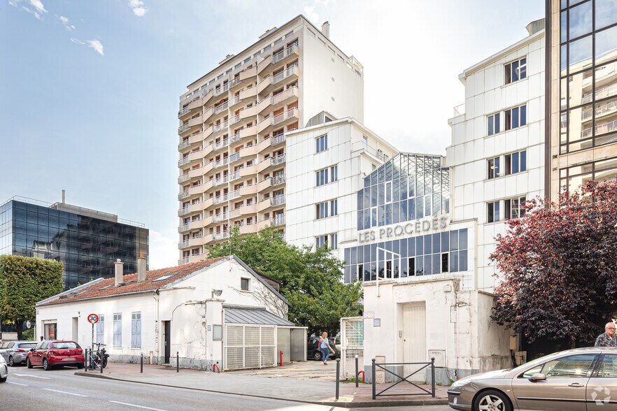 70 Rue Jean Bleuzen, Vanves for lease - Primary Photo - Image 1 of 2