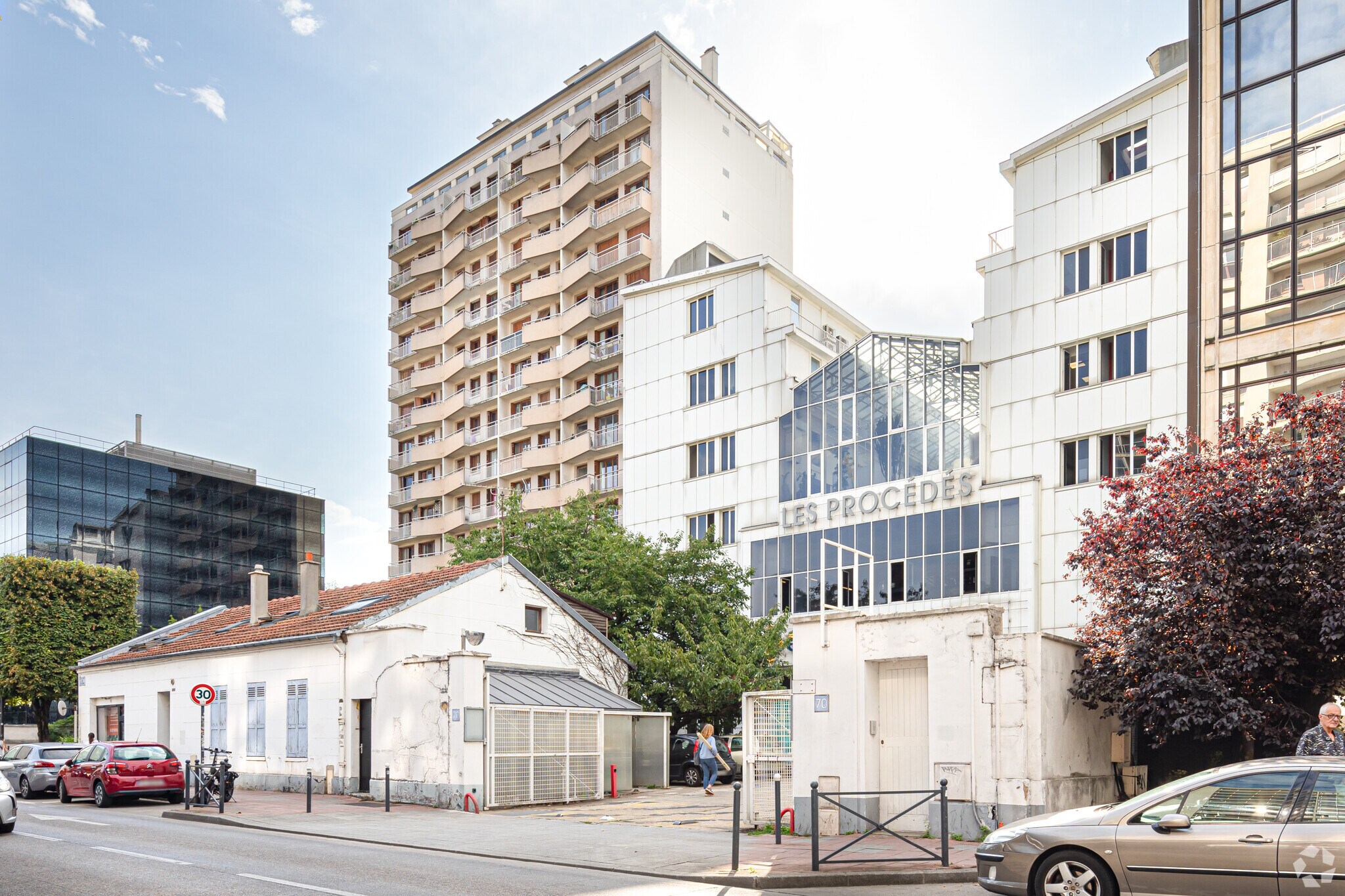 70 Rue Jean Bleuzen, Vanves for lease Primary Photo- Image 1 of 3