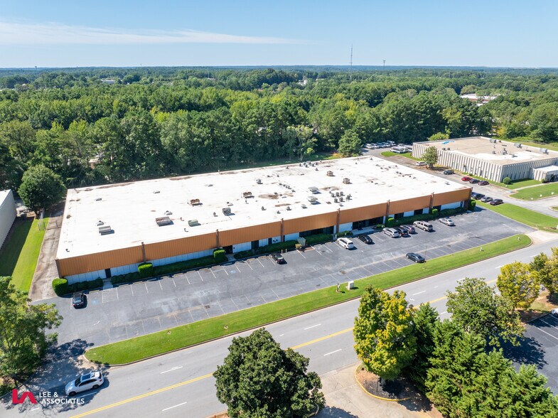 5305 Snapfinger Woods Dr, Decatur, GA for sale - Building Photo - Image 1 of 7