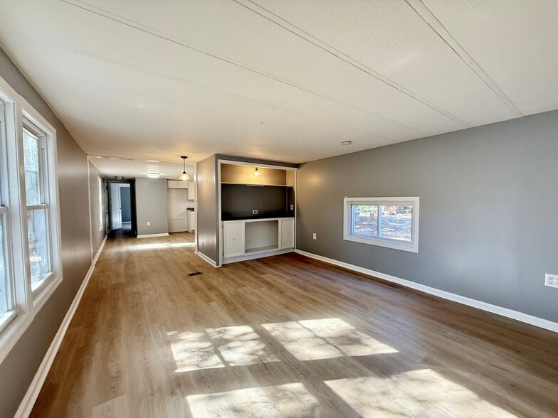 Laurel Lakes Rental Portfolio portfolio of 20 properties for sale on LoopNet.com - Interior Photo - Image 2 of 77