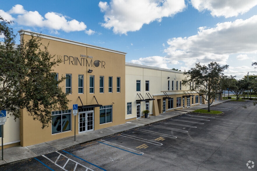 3901-3981 NW 126th Ave, Coral Springs, FL for lease - Building Photo - Image 3 of 8