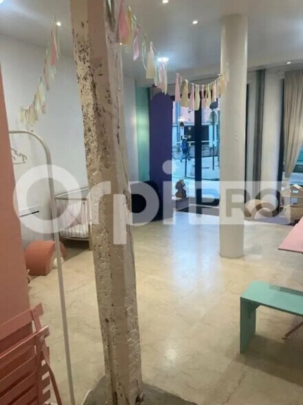 Retail in Limoges for lease - Building Photo - Image 2 of 5