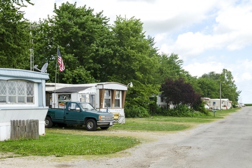 4808 Paradise Rd, Mattoon, IL for sale - Primary Photo - Image 1 of 1