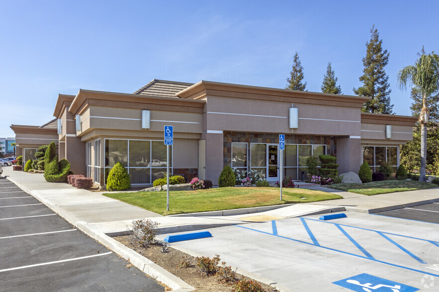 7676 N Palm Ave, Fresno, CA for lease - Building Photo - Image 3 of 6