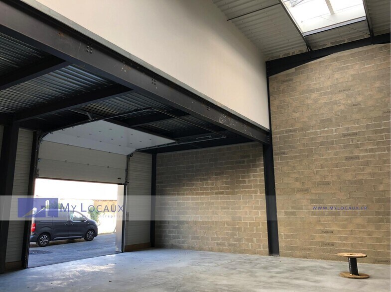 Flex in Villeneuve-la-Garenne for lease - Interior Photo - Image 2 of 5