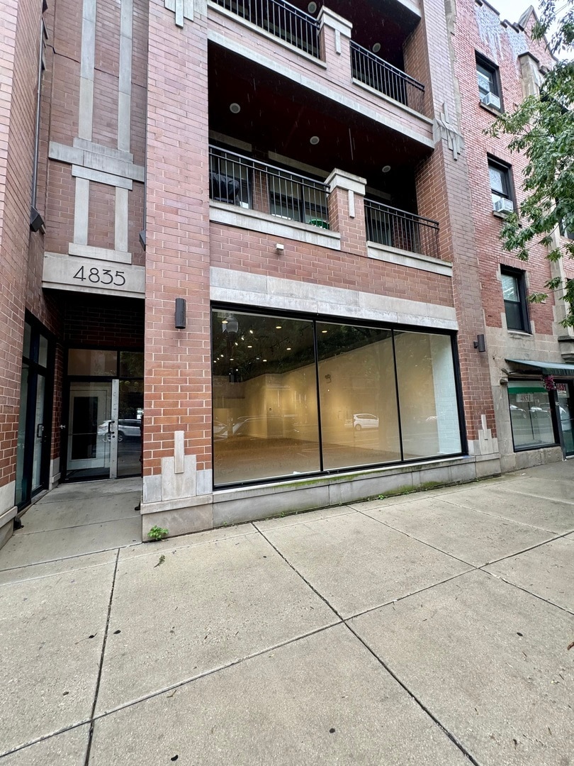 4835-4845 N Damen Ave, Chicago, IL for lease Building Photo- Image 1 of 10