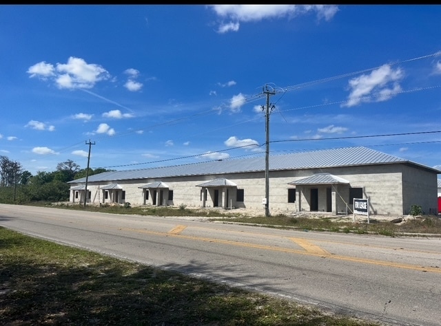 990 Anvil cir, LaBelle, FL for lease - Construction Photo - Image 2 of 4