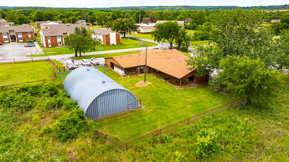 1404 S B St, Henryetta, OK for sale - Building Photo - Image 3 of 42