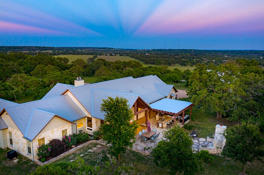 148 Starry Night Way, Fredericksburg, TX for sale - Primary Photo - Image 1 of 1