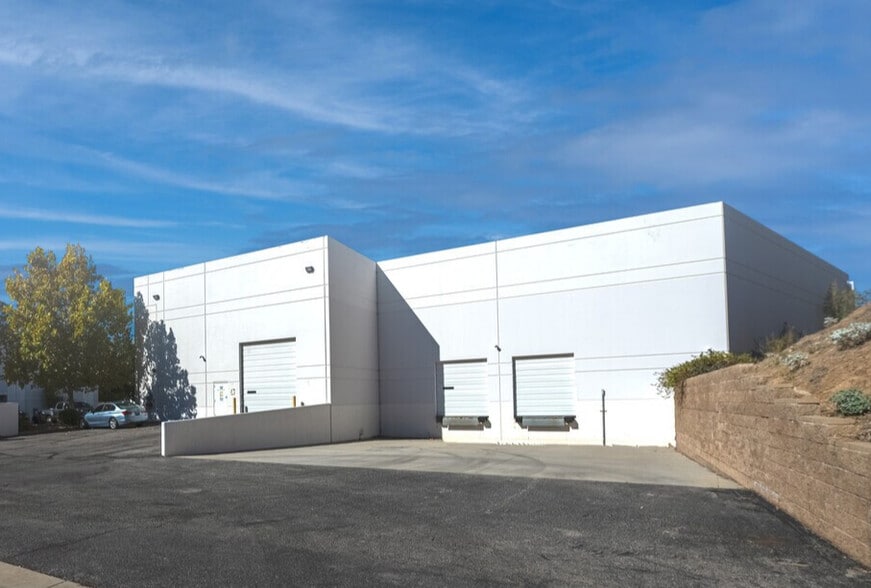 28016 Industry Dr, Valencia, CA for lease - Building Photo - Image 2 of 14