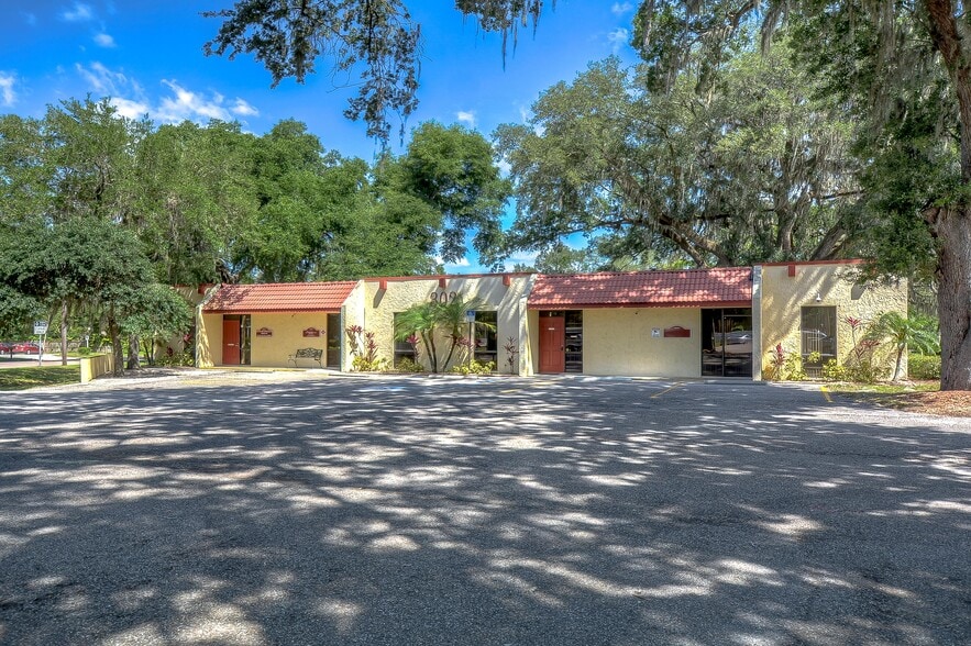 302 Bryan Rd, Brandon, FL for sale - Building Photo - Image 1 of 1