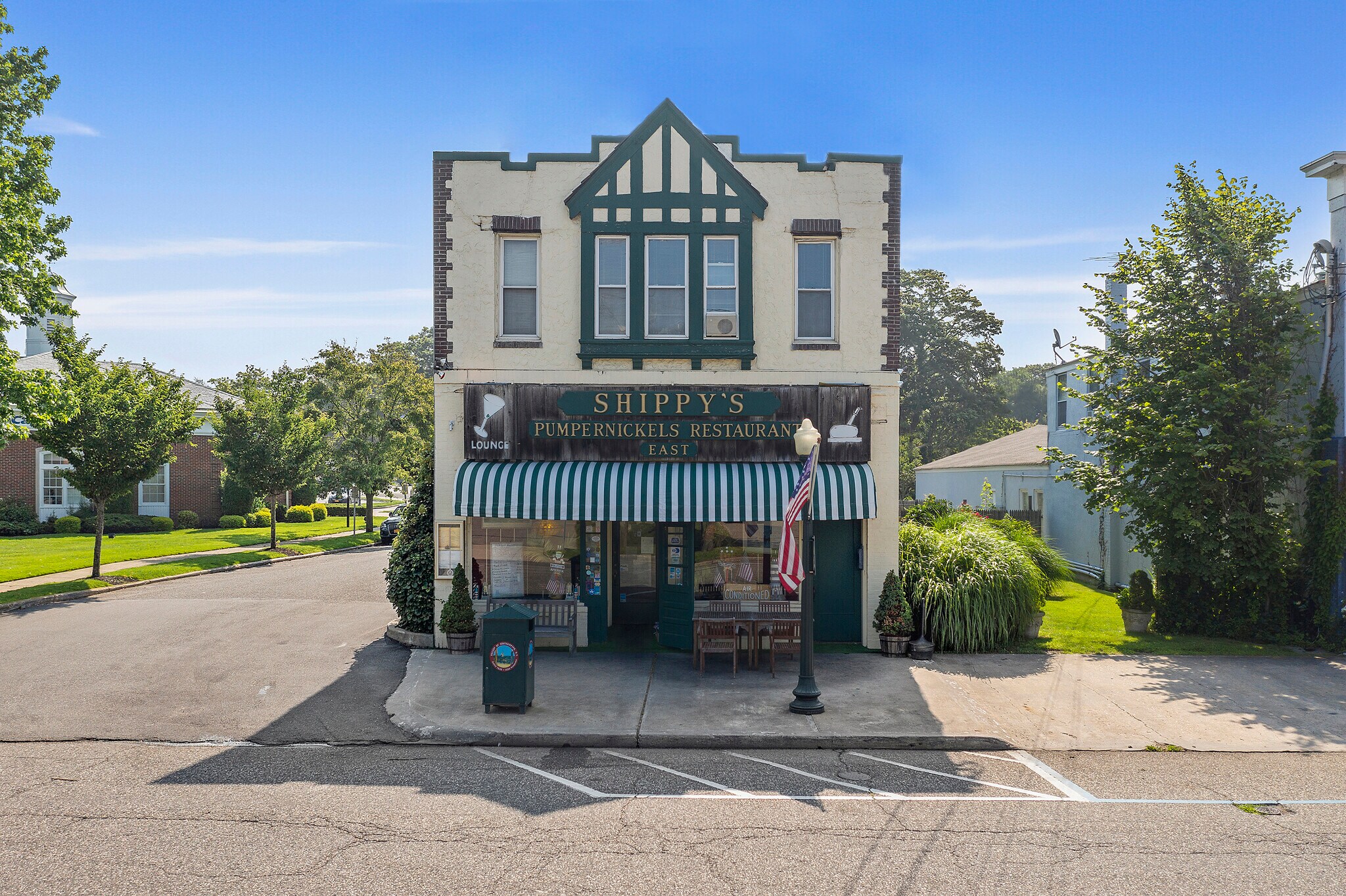 36 Windmill Ln, Southampton, NY 11968