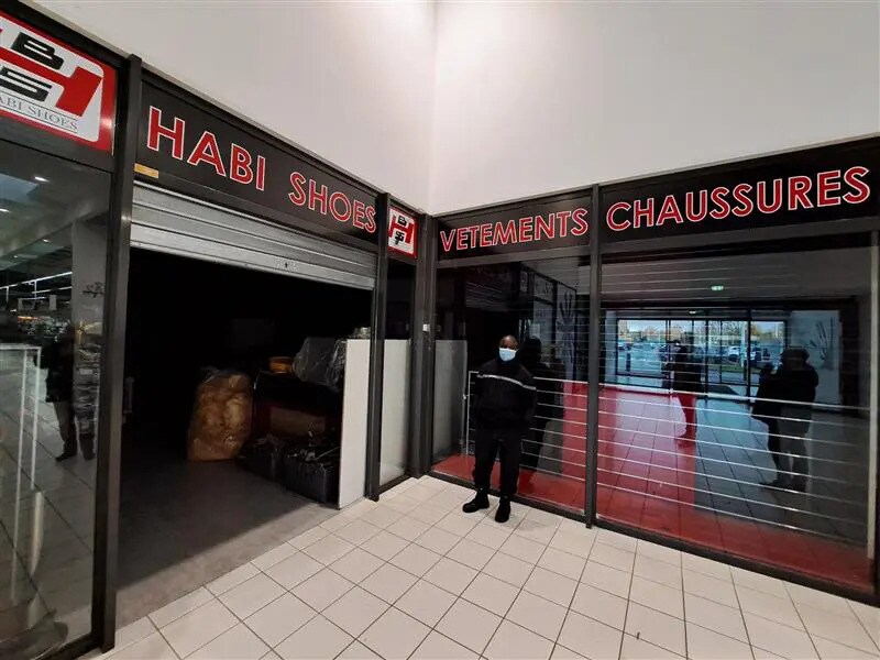 Retail in Roissy-En-Brie for lease Building Photo- Image 1 of 2