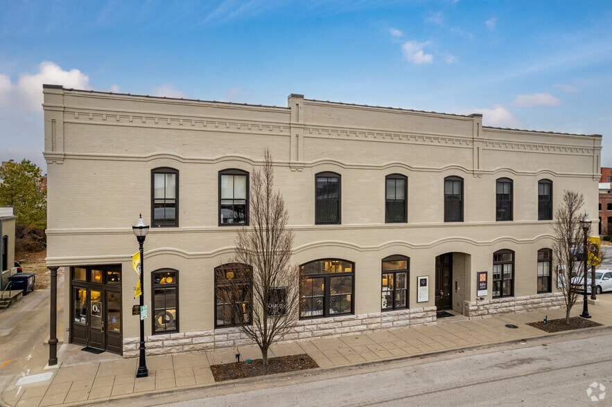 214 W Phelps St, Springfield, MO for lease - Building Photo - Image 2 of 3
