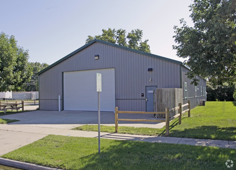 1007 Jerome Ave, Janesville, WI for sale - Building Photo - Image 2 of 4