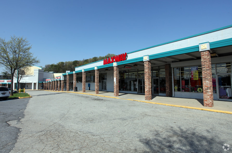 7700-7778 Landover Rd, Hyattsville, MD for lease - Building Photo - Image 2 of 9