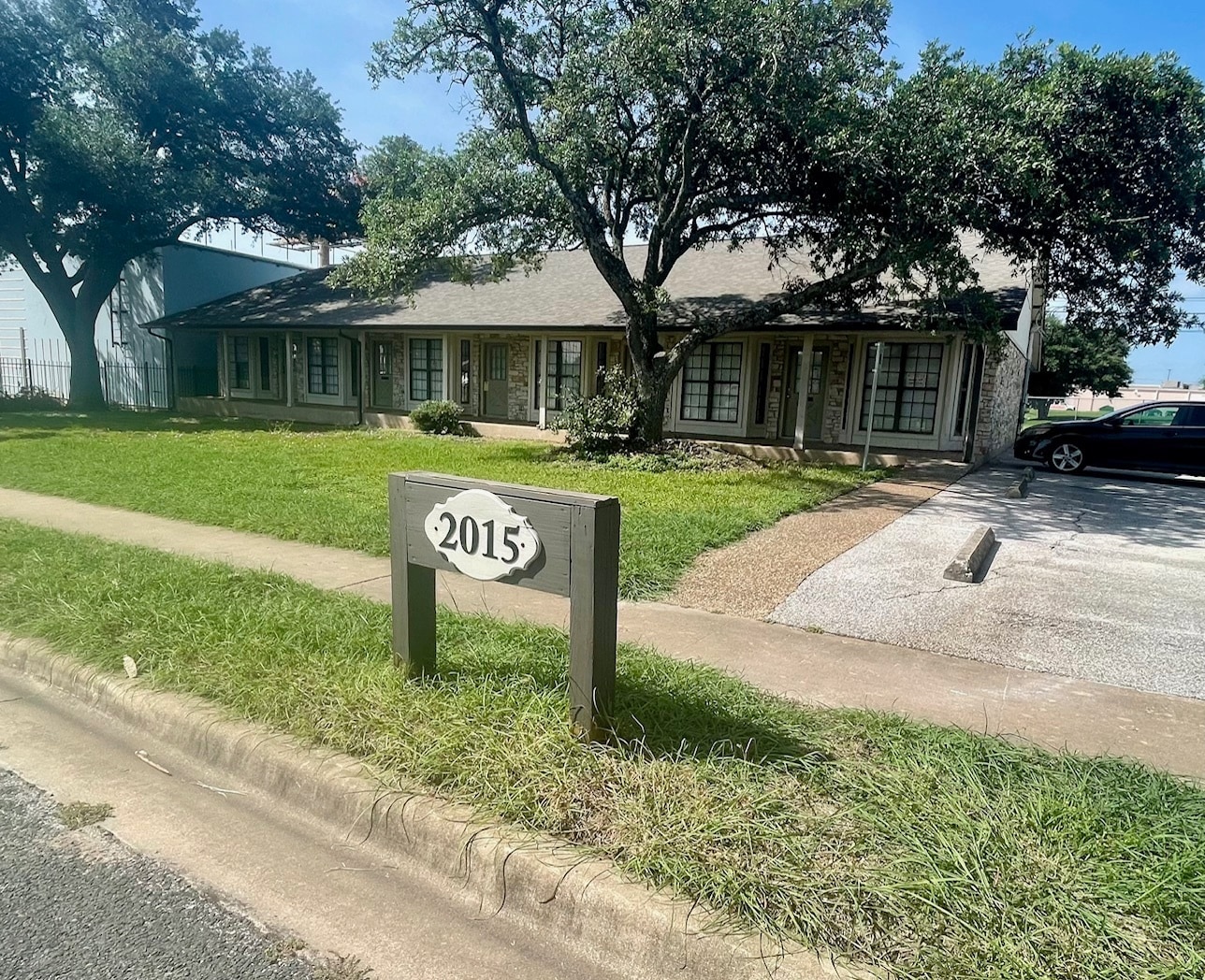 2015 Monarch Dr, Austin, TX for lease Interior Photo- Image 1 of 3