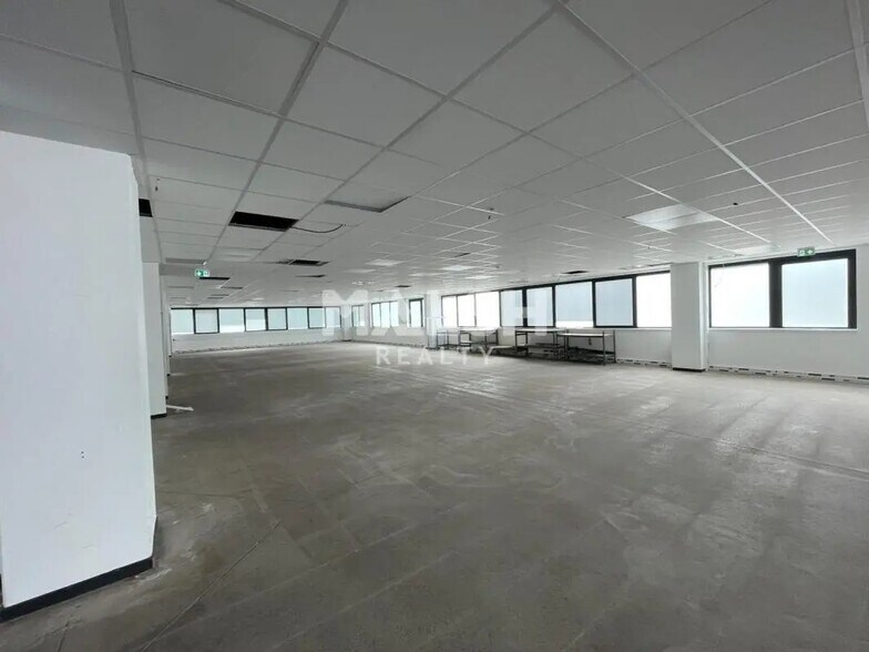 Flex in CHAMPAGNE-AU-MONT-D'OR for lease - Interior Photo - Image 3 of 13