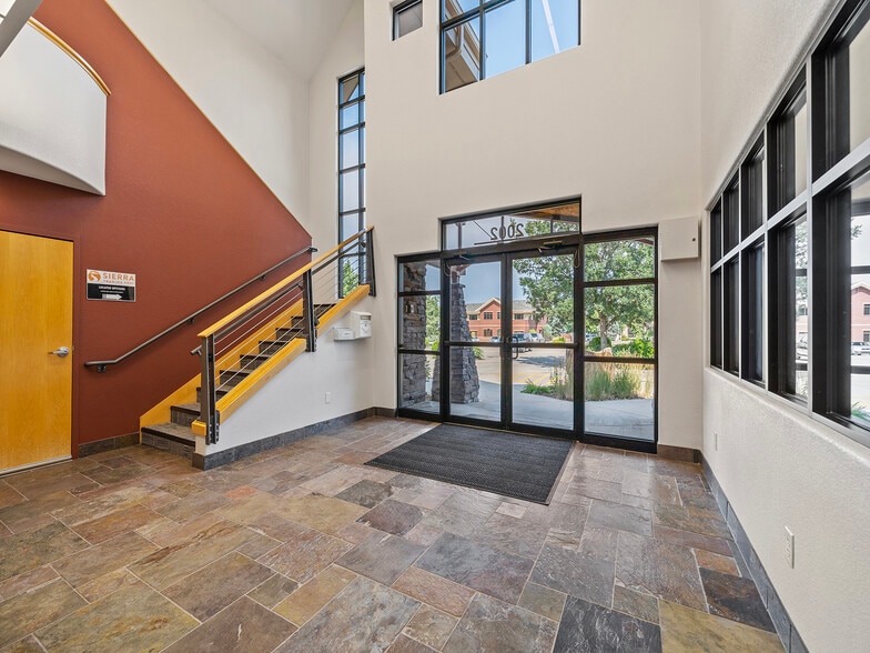 2002 Caribou Dr, Fort Collins, CO for lease - Interior Photo - Image 3 of 5