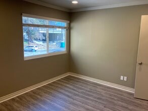 10205 Riverside Dr, Toluca Lake, CA for lease Interior Photo- Image 2 of 4