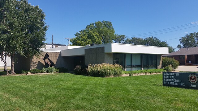 200 SW 33rd St, Topeka, KS for sale - Primary Photo - Image 1 of 1