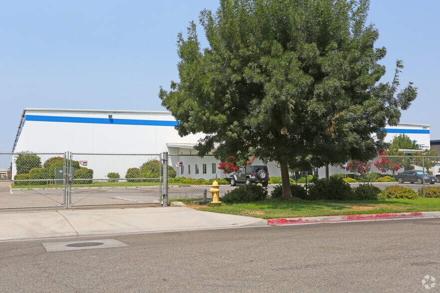 1002 Commerce Dr, Madera, CA for sale - Building Photo - Image 2 of 3