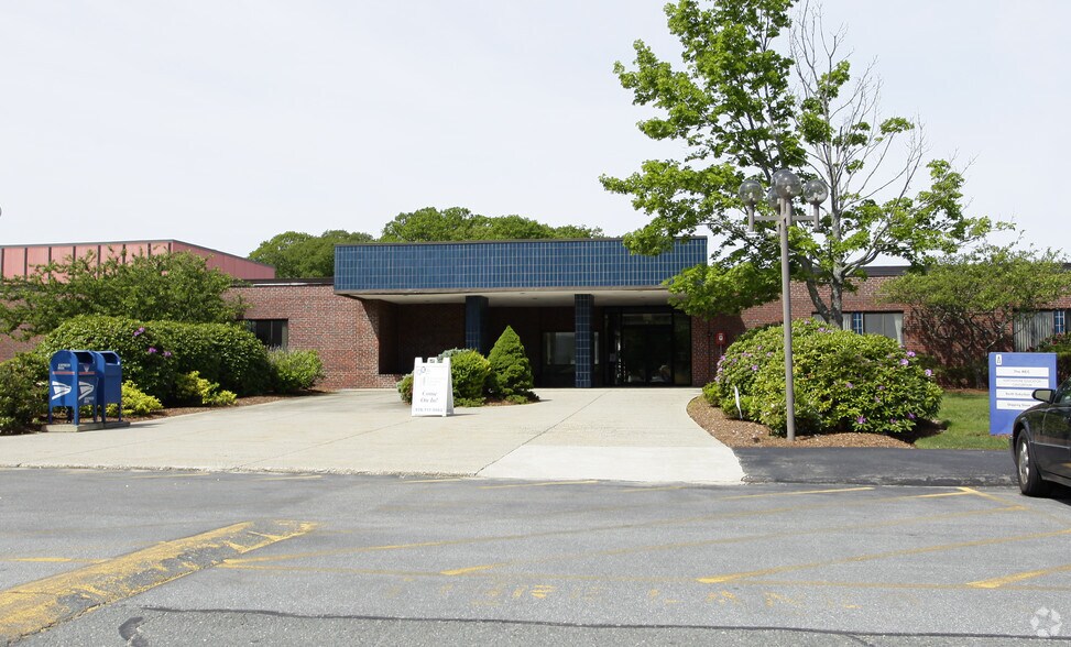 83 Pine St, Peabody, MA 01960