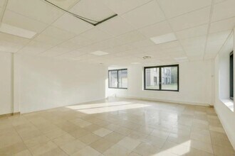 33 Bis Avenue Du Docteur Georges Lévy, Vénissieux for lease Interior Photo- Image 2 of 6