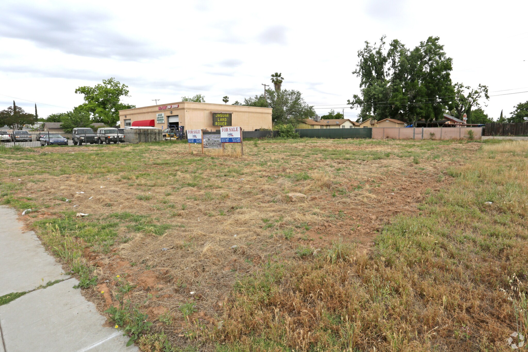 82 W Herndon Ave, Fresno, CA for sale Primary Photo- Image 1 of 1