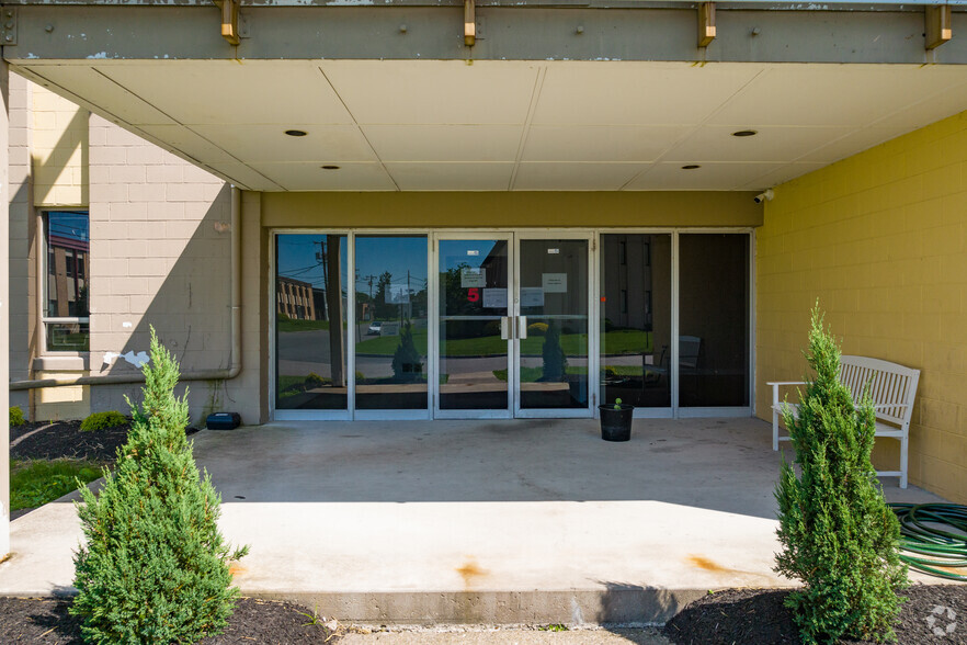 5 Dwight Pl, Fairfield, NJ for lease - Building Photo - Image 3 of 5