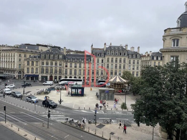 Office in Bordeaux for lease - Building Photo - Image 1 of 3