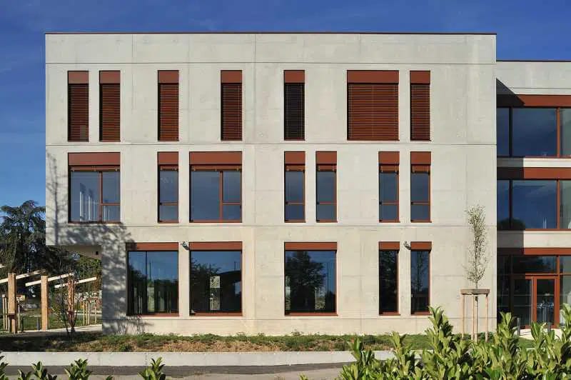 51 Rue Berty Albrecht, Bron for lease Building Photo- Image 1 of 26