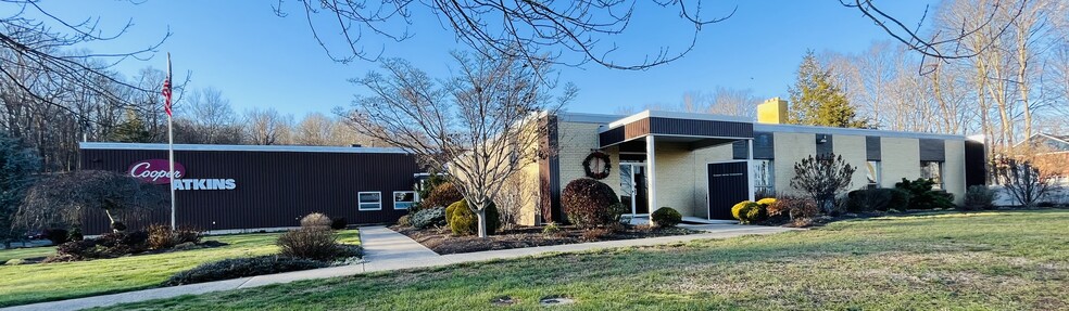 33 Reeds Gap Rd, Middlefield, CT for sale - Building Photo - Image 1 of 1