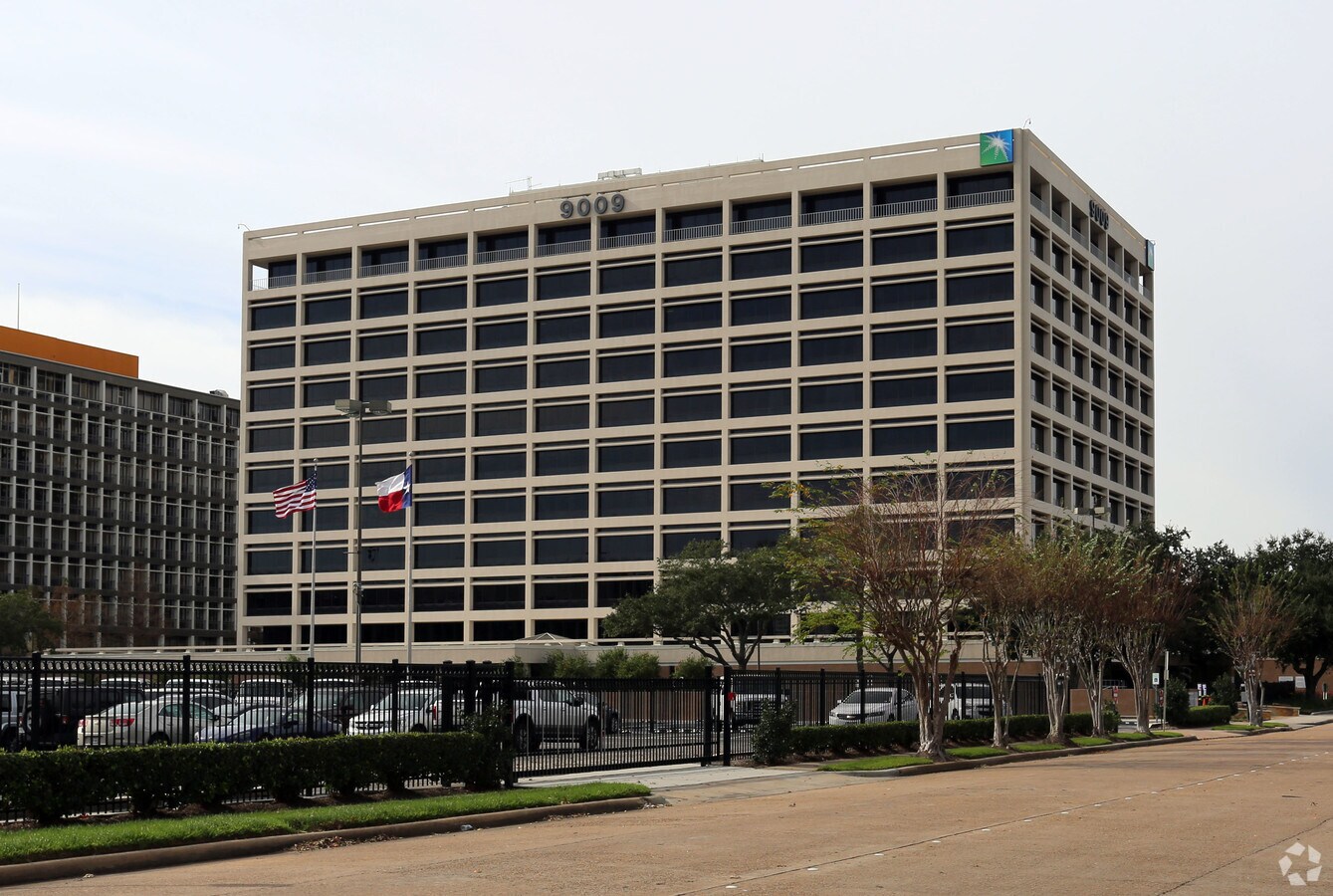 9009 West Loop South, Houston, TX 77096