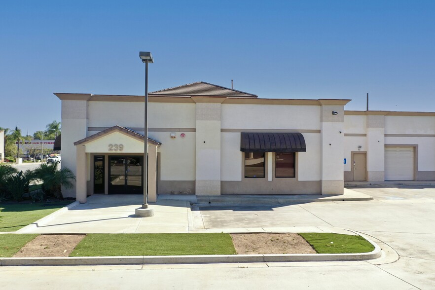 239 N Brea Blvd, Brea, CA for lease - Building Photo - Image 1 of 10