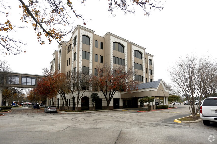 4330 Medical Dr, San Antonio, TX for lease - Primary Building Photo - Image 1 of 11