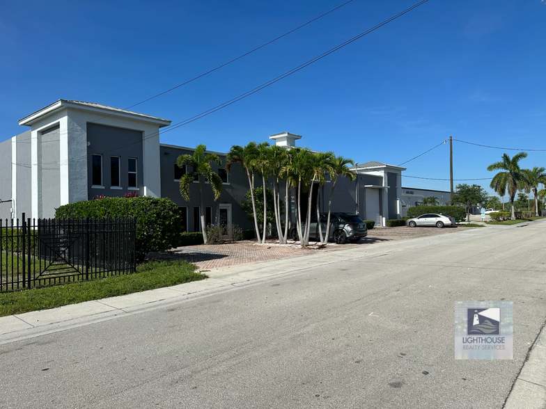 2724 Shawnee Ave, West Palm Beach, FL for lease - Building Photo - Image 1 of 8