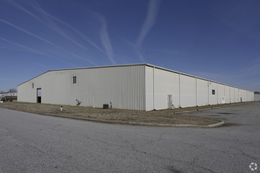 1495 Victor Hill Rd, Duncan, SC for sale - Building Photo - Image 1 of 1