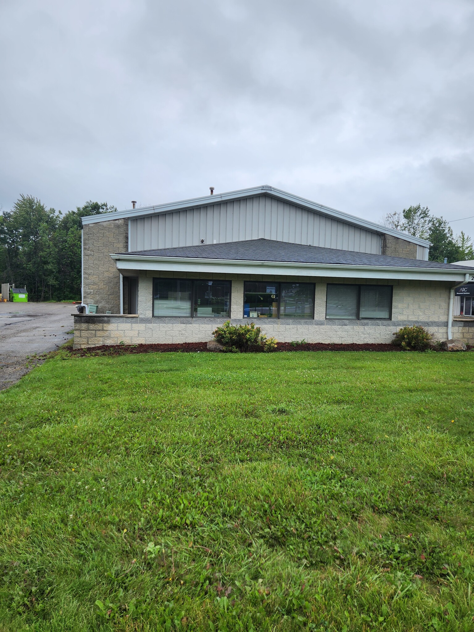 8240-8244 Embury Rd, Grand Blanc, MI for sale Building Photo- Image 1 of 5