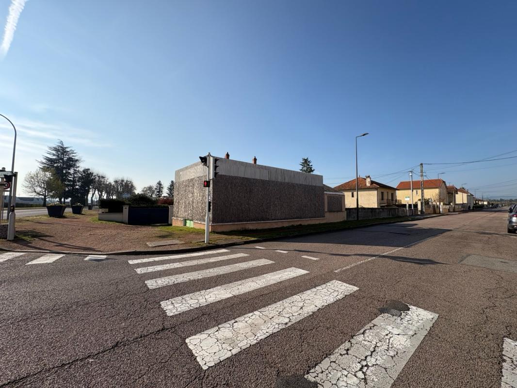 Retail in Le Coteau for sale Building Photo- Image 1 of 3