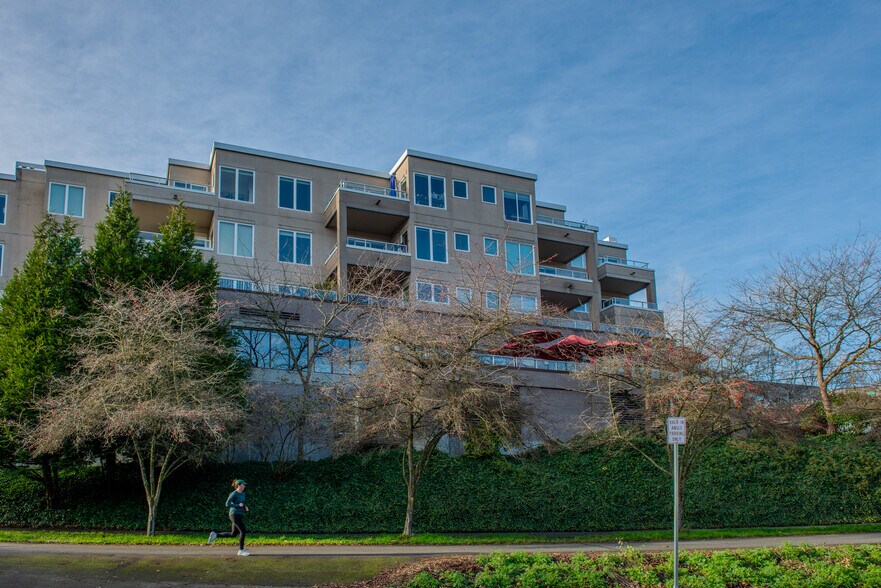 3300 Meridian Ave N, Seattle, WA for lease - Building Photo - Image 2 of 16