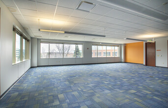 10000 Innovation Dr, Wauwatosa, WI for lease Interior Photo- Image 2 of 10